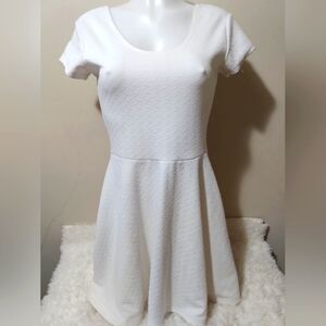 Nwot planet gold woman's size small white dress